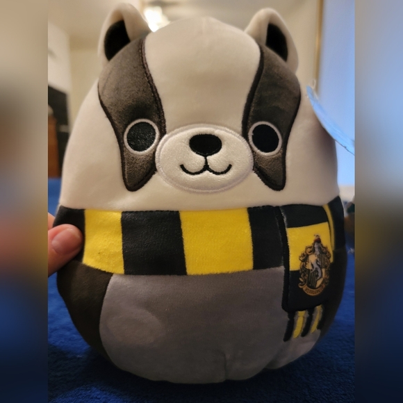 Harry Potter Hufflepuff Badger Squishmallow - Picture 2 of 6